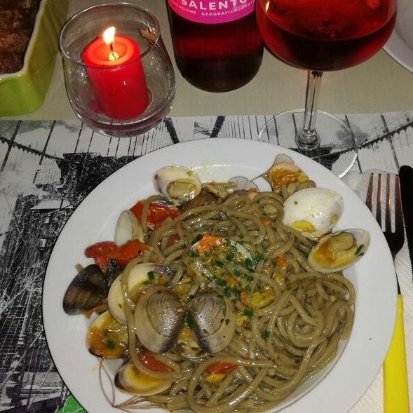 #dinner #fortwo #couple #summer #goodnight #goodfood #spaghetti #octopus #italianfood #italy #salento #puglia 🍝🐙 - Laurajane (@manuela_massaro)