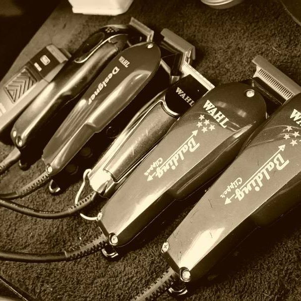 💈Tools of the Trade that make people look Good everyday💈
#BuckYeah #MyBarberBuck #Barber #BarberLife #Barbershop #Hairstyle #Fashion #Combover #Selfie #Fade #KidsCuts #Disney #California #SuavecitoPomade #Pomade #Suavecito #Suavecita #GetItHombre #Menshaircut #Beard  #Wahl #WahlCutoftheDay #OrangeCounty #LongBeach #Hollywood #Anaheim #Yelp #BeerMe #tbt #Life @wahlpro @Suavecitopomade @SuavecitaPomade @orangecountybarbers - The Happiest Fitness Co (@mybarberbuck)
