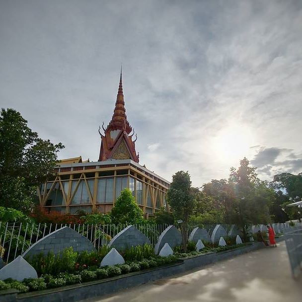 #architecture #shot #chaktomuk #hall  #phnompenh #cambodia - denzstudio.ca (@sopheakttk)