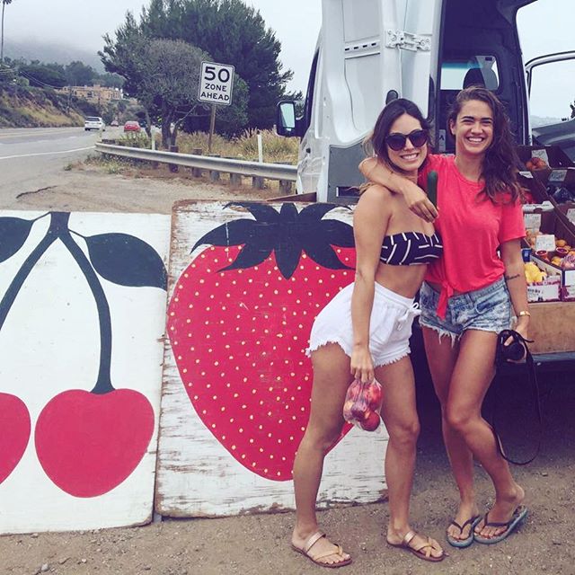'Best strawberries', moldy peaches and California cucumbers. Clearly all #organic 👋🏻 #californialiving #california #morning #fruit #fresh #localproduce #babes - @HAPPILYHEPBURN (@dobelemarta)