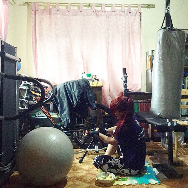 So far, my day consists of sleeping and a li'l bit of..... #eating #boxing #homeworkout #exercise #fitness #stressreliever #makingupforeatingtoomuch #misschocoholic #nikki #preciosa #hobby #messy - Bhavya Narang (@nikkitapreciosa)