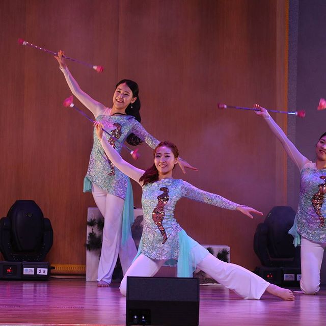 #baton #korea baton twirler #performance #dance #team #재밌다 #신기하다 - Vels university (@imhannana)