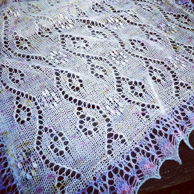 Lune Nacr�e - Estonian Lace Shawl 
https://www.etsy.com/fr/shop/unsoupcondelle
#estonianlace #dentelle #laceknitters #mulberrysilk #bridal #wedding #mariage #evenementiel #events #unsoup�ondelle #valclement #special #unique #flowers #fleurs🌸 #preciousthings #precious #handyed #solsticeyarns #magicalyarns #artisanale #madeinfrance #faitenfrance #tricoteuse #etsyshop #etsybuzz  #etsygifts #mode #romantique #design - MarleBolivar (@unsoupcondelle)