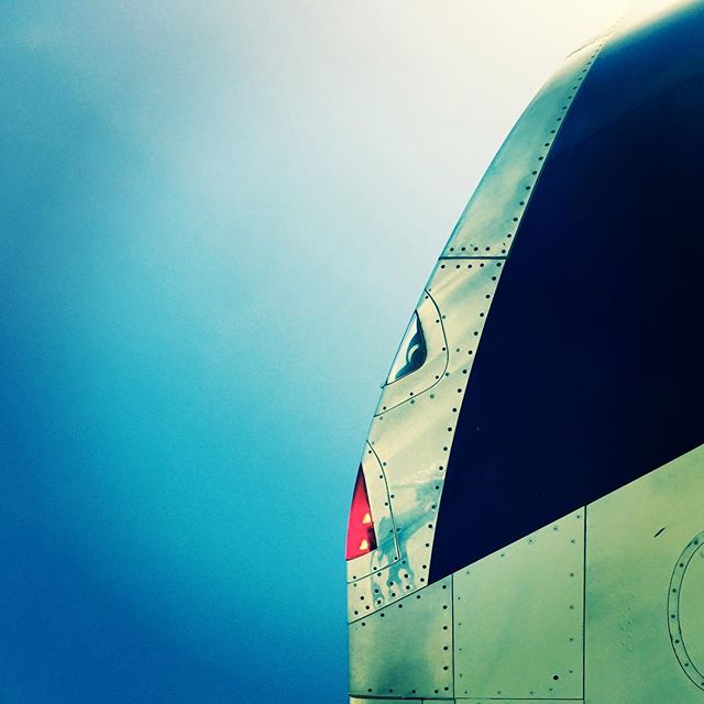 ALWAYS IN LOVE WITH THIS VIEW  #airport #aeroporto #Portugal #porto #oporto #designs #airplane #aircraft #aviation #aviationlovers #airplane #airbus #traveladdict #traveller #travelling #travelgram #world_of_airport #wings #jet #skylovers #lovetravel #traveller #travelphotography #travel #instatravel #design #summer #summervibes #verao  #fotografia #fotografie - ar (@michainthecloud)