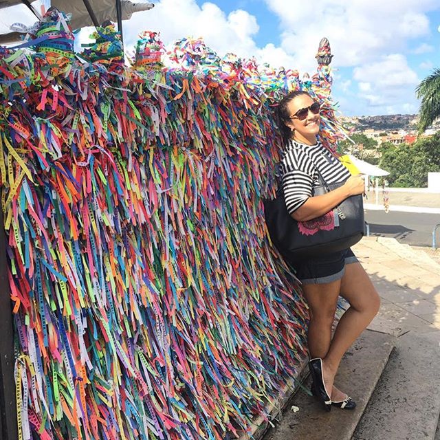 📷 Salvador, Brasil.
Muito axé para vocês ! 
Visita na Igreja do Nosso Senhor do Bonfim , uma das igrejas mais visitadas em Salvador e suas famosas fitinhas . A fitinha é tradição há muitos anos e deve ser amarrada no pulso com 03 nós e a cada nó um pedido , mesmo que você não acredite,não adianta você vai voltar para sua cidade com elas seja, na bolsa,no bolso,no pulso,pois nos 04 cantos da cidade elas te perseguem... 🤣
#wanderlust #worldplaces #beautifulplaces #travelgram #nomundocomrenata #viciadaemviagem #malasprontas #viajepelomundo  #gopro #viajandomundoafora #blogueirosdeviagem #travelphotography #travelpics #ig_pictures #greatest_shots #instagram_pops #viagemeturismo #melhoresdestinos #lonelyplanet #anotaai #vaipraonde #trippics - Leonardo Rotsen (@nomundocomrenata)