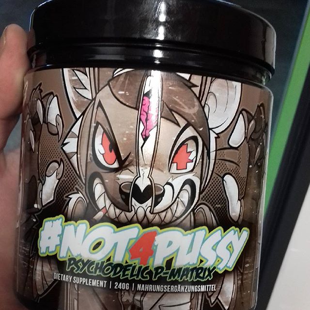 Again🙈 #notforpussys @bps_pharma #preworkout #booster #bodybuilding #gym #instagood #instafit #letsgo #fitfam - tankipink (@carunetics)