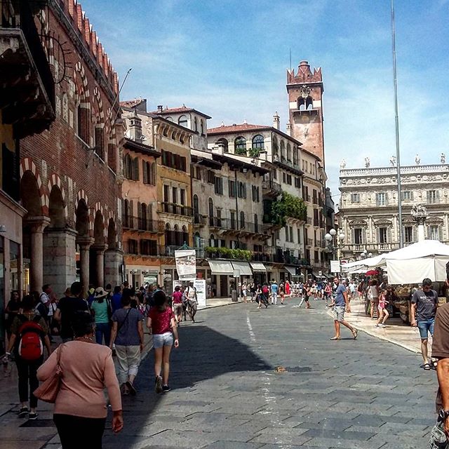 Verona
#Italy #igersitalia #picoftheday #photography #vscocam #vsco #amazing #tourism #tourist #beautiful #clouds #sky #architecture #followmenow #f4f #followme #tflerstagsforlikes #goodvibes #igersjp #nofilter - Esra Gee (@alice_inwonderland90)