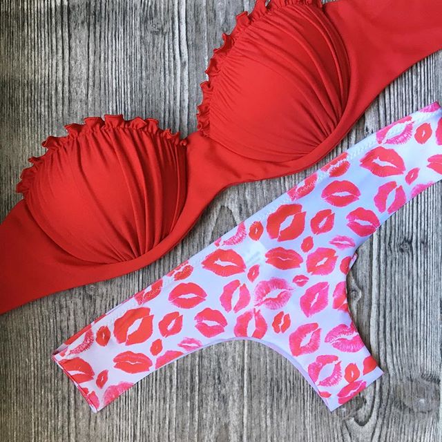 Abbinamento 6
#monokini #kiss e #conchiglia #rossa ❤️Spediamo in tutta Italia 🇮🇹contattaci per maggiori info anche su whatsapp 3️⃣4️⃣8️⃣4️⃣9️⃣4️⃣1️⃣9️⃣1️⃣4️⃣✅ #bianco #waitingsummer #milano #ibiza #tokyo #london #miamibeach #barcelona #bikini #madrid #happy #italianstyle #instagood #instafollow #love #summer2k17 #spediamo #home #wow #red #passion #baci #besos - Linda Dunn-Carter LE, CPCP (@aquamarine_senago)