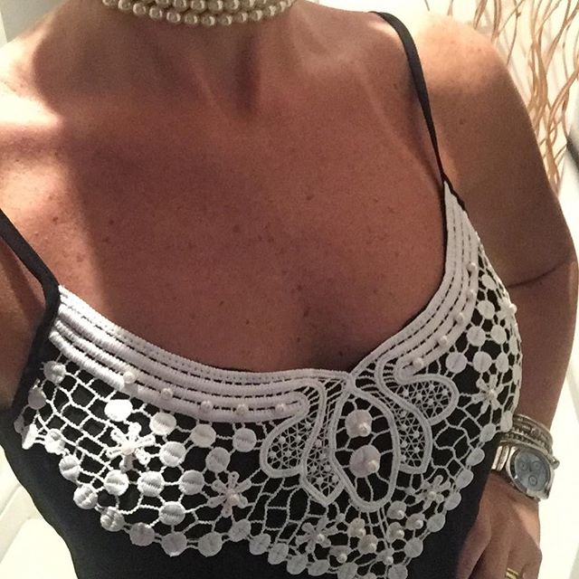 New! E vamos de pérolas! 
Chocker de pérolas ,pode ser usado como na foto ou separadamente! Um arraso! #bijoux #bijouxlovers #chocker #perolas #classic #moda #tendencia #handmade #womanaccessories #instafashion #chic #classico #luxury #acessoriosemperola #bijouteriaonline #anaamorimacessorios - Accesorios Carol Granadillo (@anaamorimacessorios)