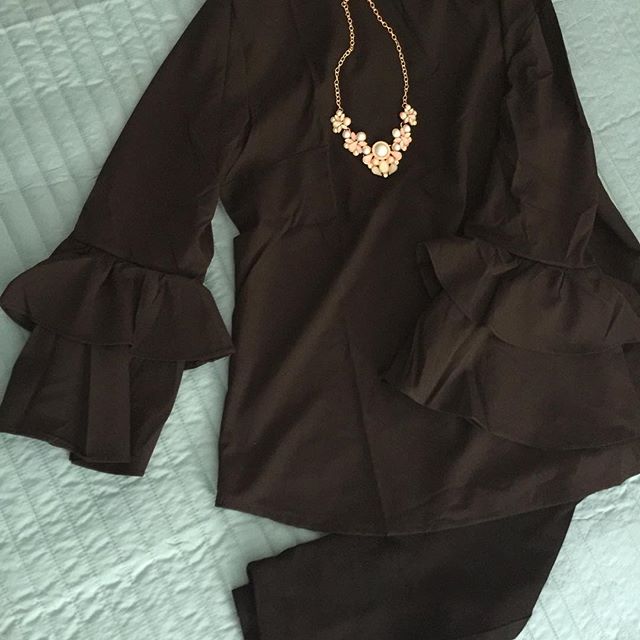My outfit today...woman in black 😉
#mystyle #mylook #myoutfitoftheday #instablogger #outfit #fashionblogger #outfitpost #necklace #outfitblogger #mode #fashion #lifestyle #streetstyle #casual #casualstyle #citystyle #ichheuteso - MarleBolivar (@vickyst78)