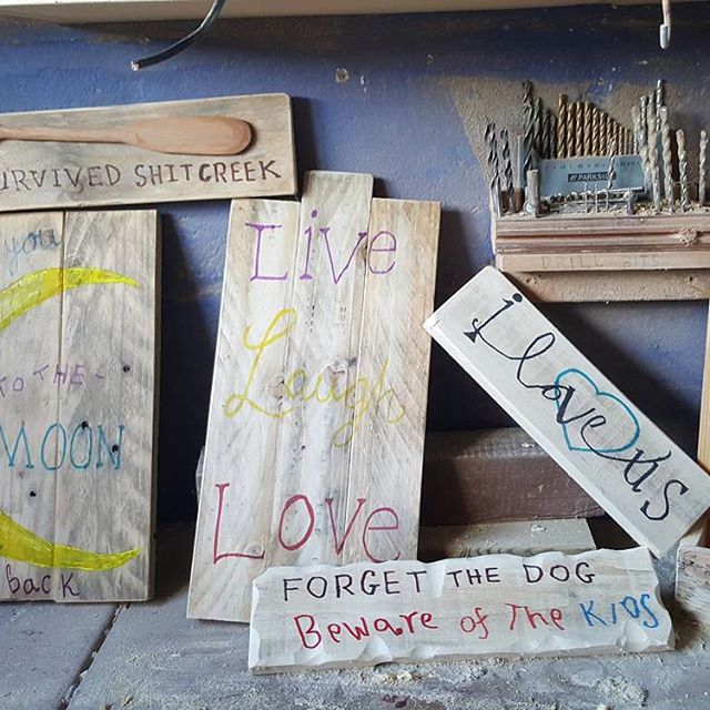 Made these this afternoon and are for sale 
#wood #wooden #woodstuff #palletwood #design #homemade #hobby #handmade #sayings #alcohol #predrinks #lovequotes #love #shitcreek #woodworking #newwoodwork #newwork #nev #nevler #congresbury #bristol #westonsupermare #somerset #woodwork #pallets - Dżoana Raspberry (@nevswoodcreations_)