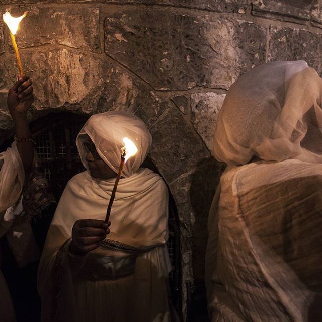 The shabbat of light, Jerusalem 
#streetart #streetphotography #ceremony #jerusalem #life - @DOKISS33 (@seidner_oren_photographer)
