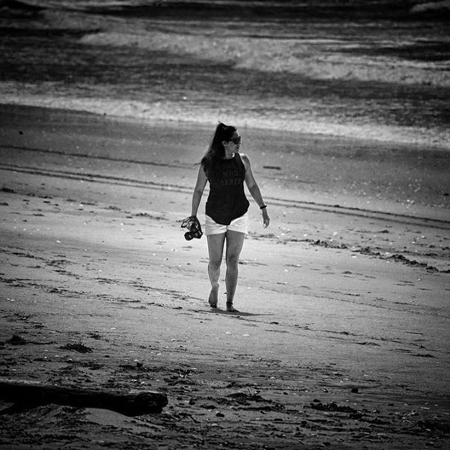 At pacific shore, walking on the beach with my lenses ... looking for that perfect shot!! Follow me: fb/me/meenalpatelphotography/
.
.
.
.
.
 #walking #on #the #beach #pacific #shore #florence #sanddunes #sun #sand #beach #lookingfor #perfect #shot #woman #photographer #nikon #primelenses #upperleftusa #travel #travelphotography #theview #beachlife #blackandwhitephotography #creatingmemories #moment #clicking #moments - denzstudio.ca (@meenalphotography)