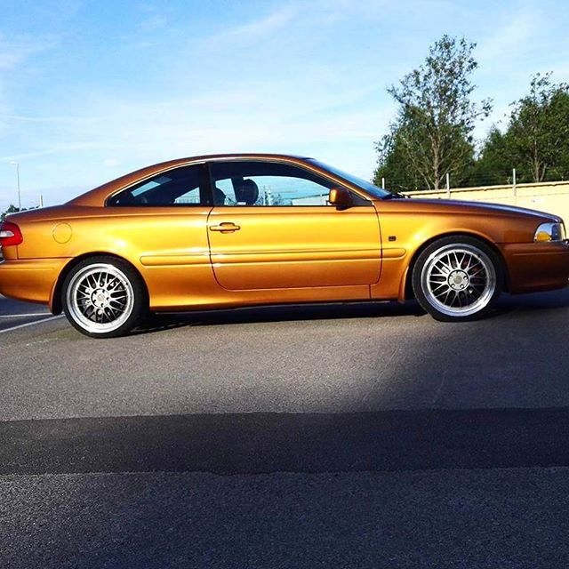 Sunshine, 🌞  #volvo #madebysweden #volvospeed #c70 #saffron #sunshine #fucklagom #bright #volvoc70 - Living_m.j. ✌🏼️💕 (@nicklasskoglund)